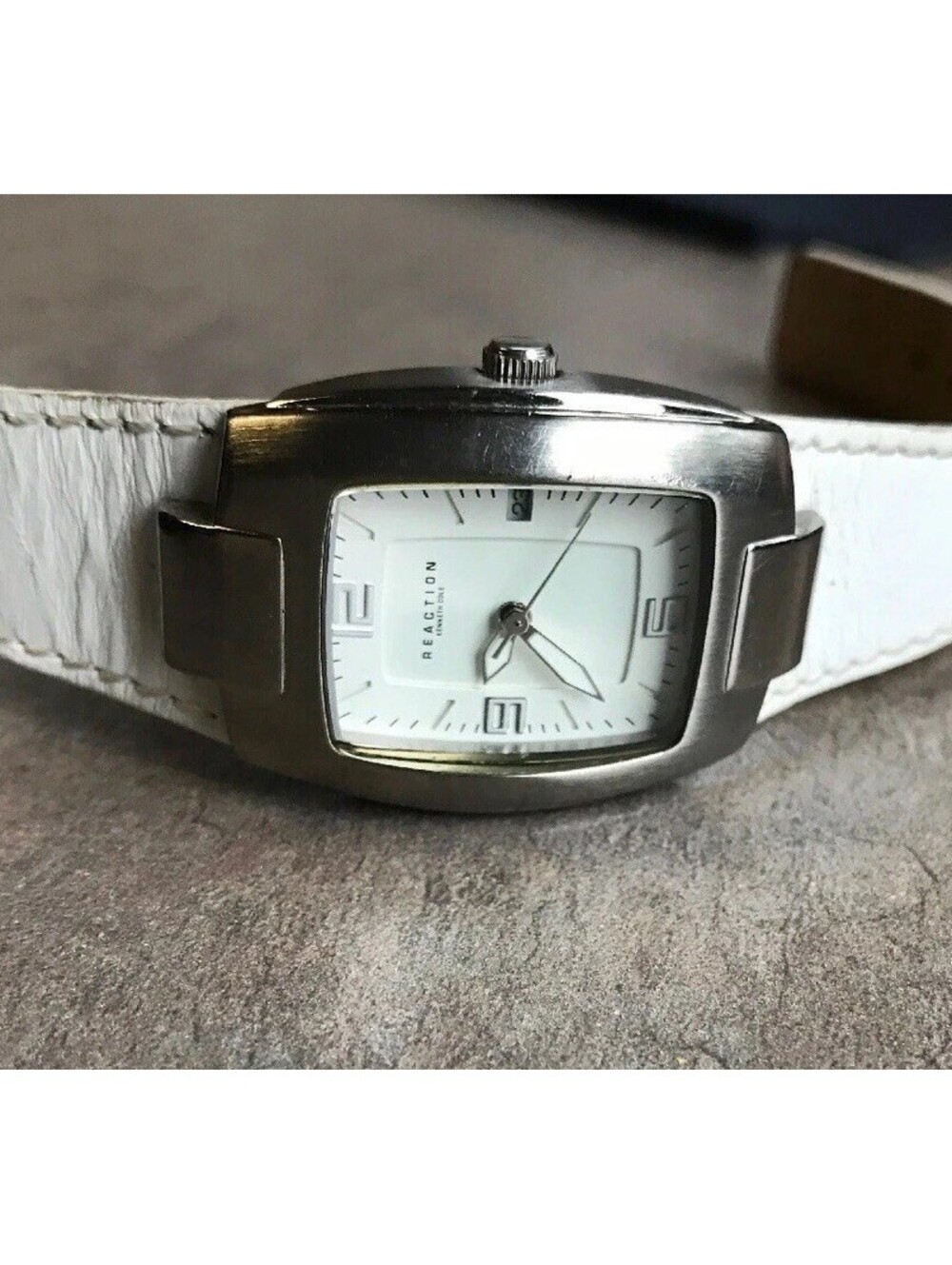 Beautiful Kenneth Cole Womens Watch RK2082 White Leather Band With Date Function